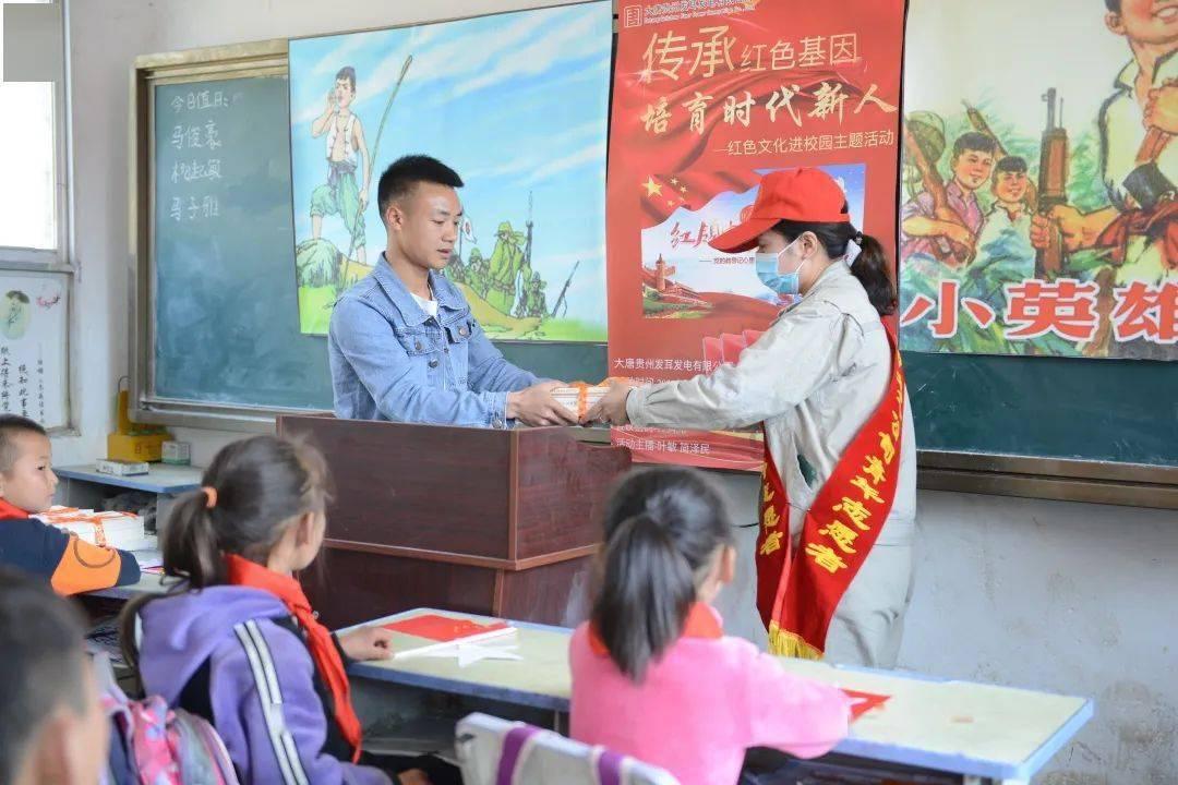 家长纳闷：“高马尾”在中学生里逐渐消失，低马尾鲶鱼头取而代之
